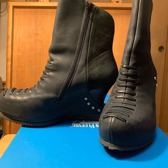 John Fluevog Black Conquer Maleika Studded Wedge Ankle Boots - Picture 4 of 7